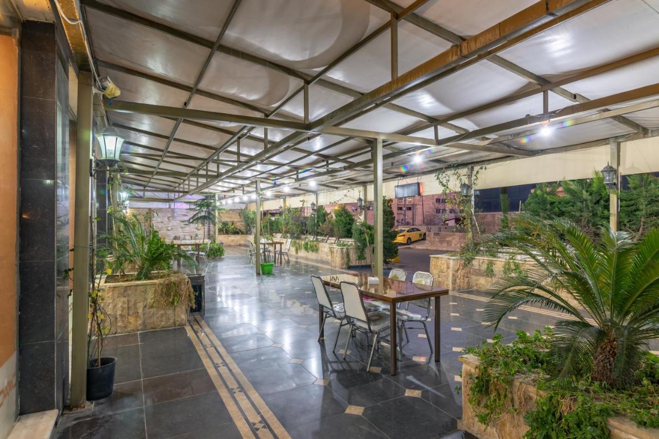 Gardens Hotel Amman Eksteriør billede